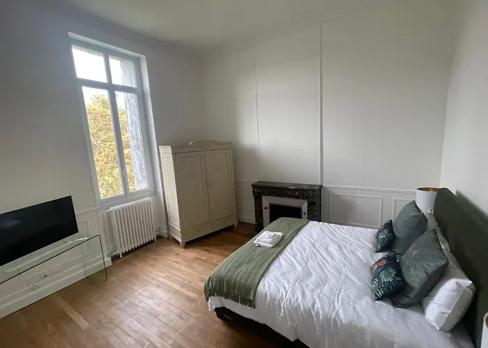 Bed & Breakfast Chateau De Respide